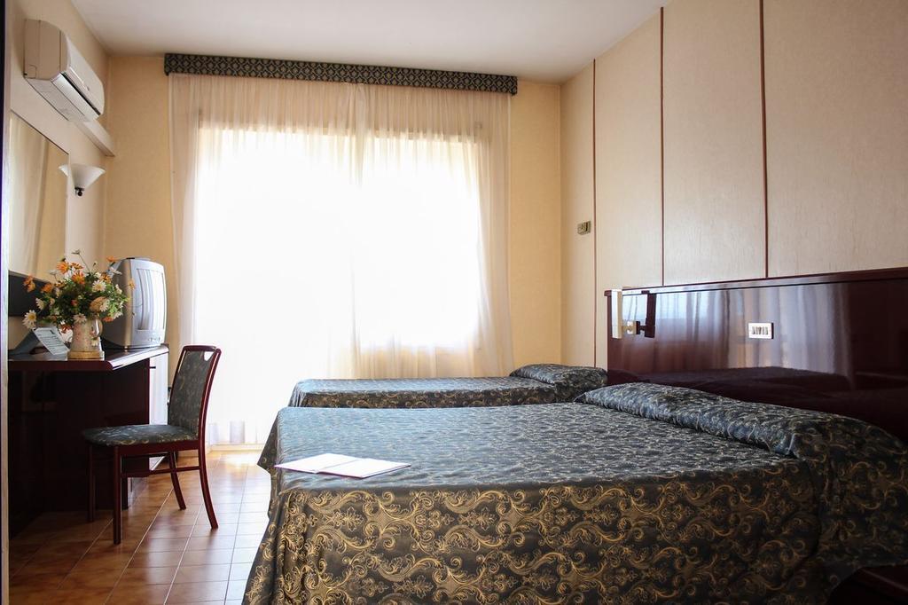 Grand Hotel Dei Cesari Dependance Anzio Ngoại thất bức ảnh
