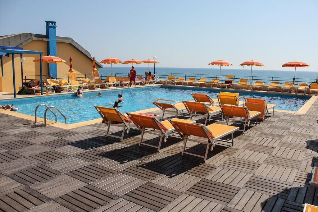 Grand Hotel Dei Cesari Dependance Anzio Ngoại thất bức ảnh