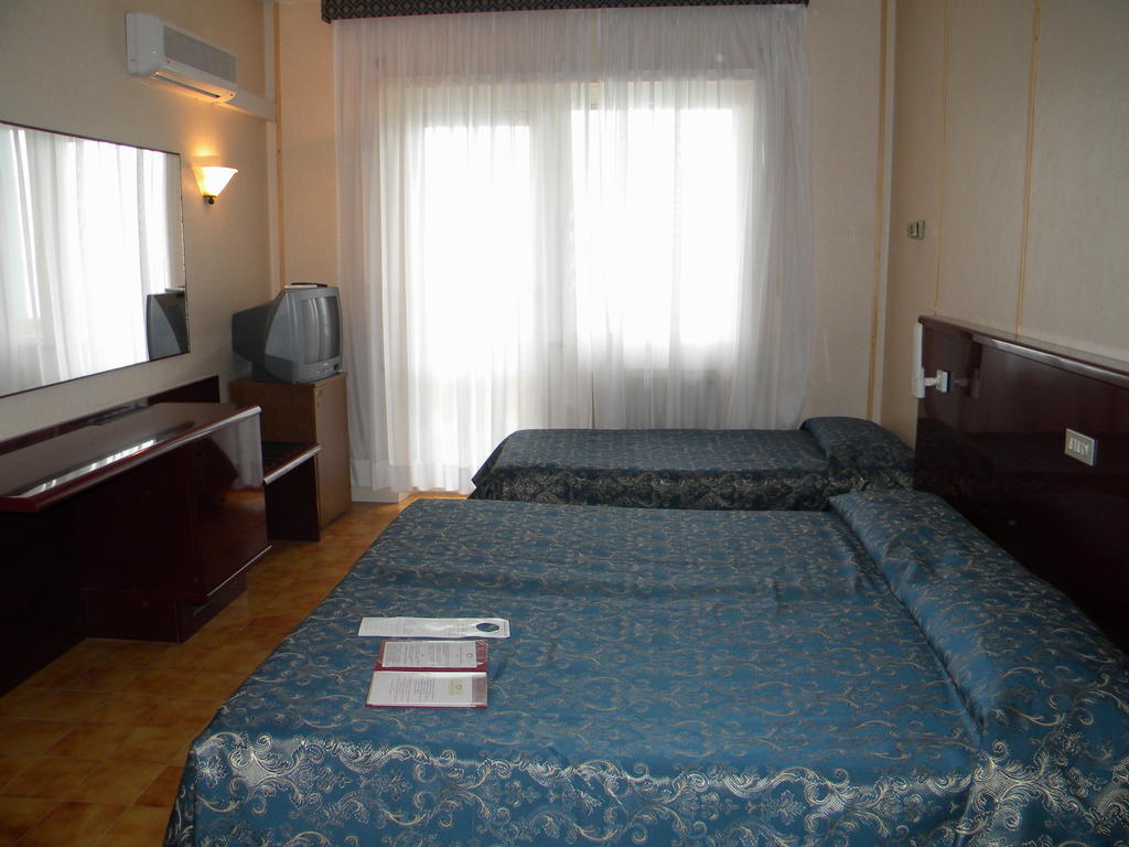 Grand Hotel Dei Cesari Dependance Anzio Phòng bức ảnh